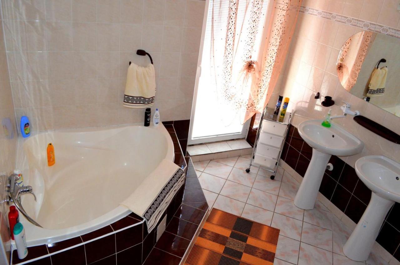 Vila Deluxe&Apartmány Riviéra Liptov Bešeňová Besenova Exterior foto