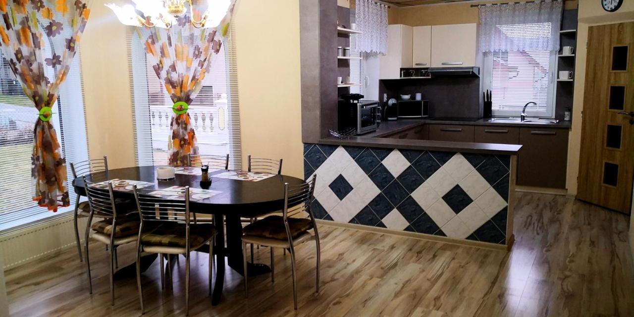 Vila Deluxe&Apartmány Riviéra Liptov Bešeňová Besenova Exterior foto