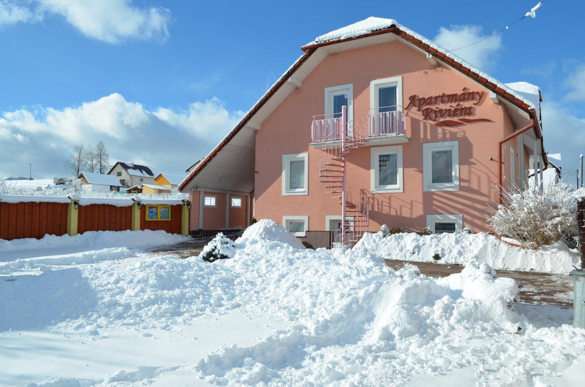 Vila Deluxe&Apartmány Riviéra Liptov Bešeňová Besenova Exterior foto